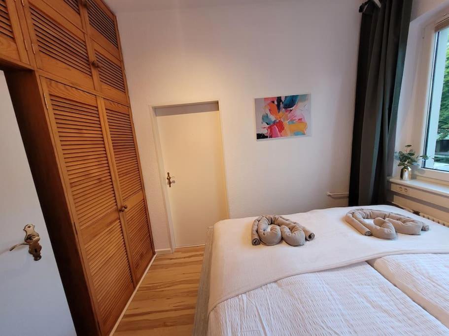 Appartement Duplex Ullstein- 4 Bedrooms, 2 Bathrooms, Living Room, 2 Parking Spaces, Boxspringbeds, Family & Business Apartment!