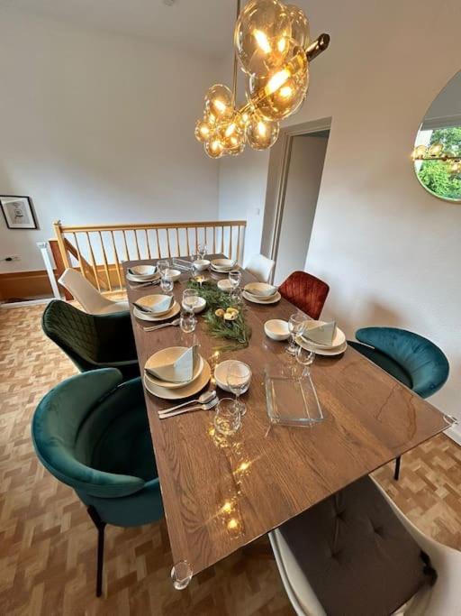 Appartement Duplex Ullstein- 4 Bedrooms, 2 Bathrooms, Living Room, 2 Parking Spaces, Boxspringbeds, Family & Business Apartment!