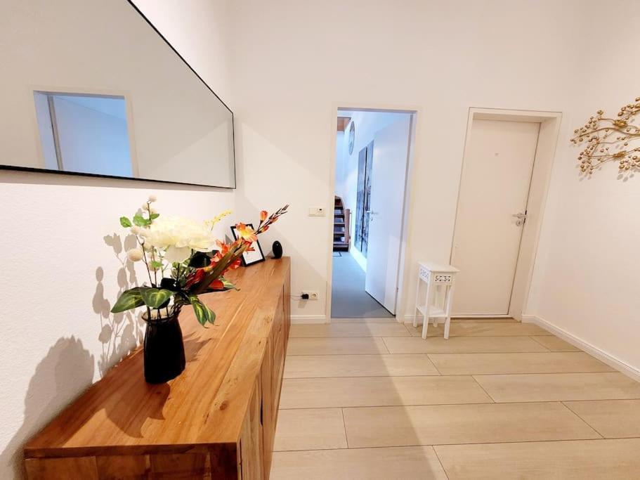 Duplex Ullstein- 4 Bedrooms, 2 Bathrooms, Living Room, 2 Parking Spaces, Boxspringbeds, Family & Business Apartment! Berlijn