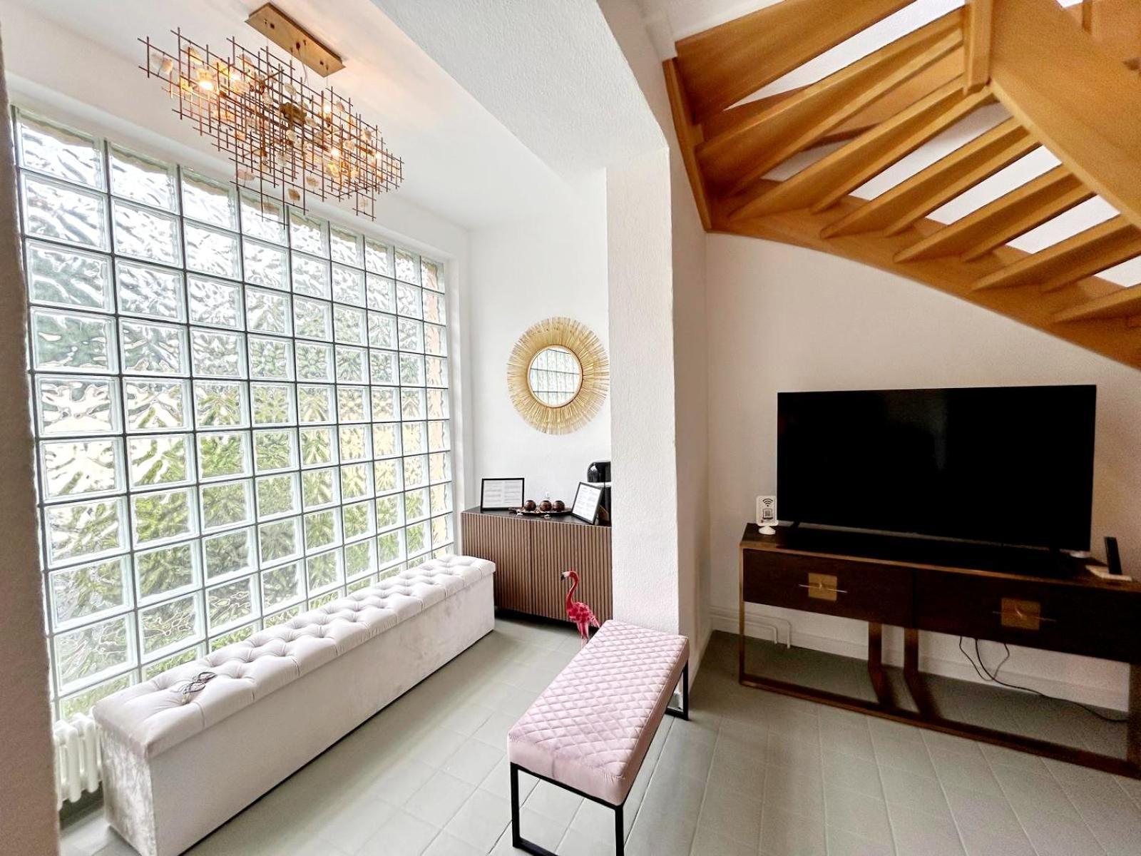 Appartement Duplex Ullstein- 4 Bedrooms, 2 Bathrooms, Living Room, 2 Parking Spaces, Boxspringbeds, Family & Business Apartment! *