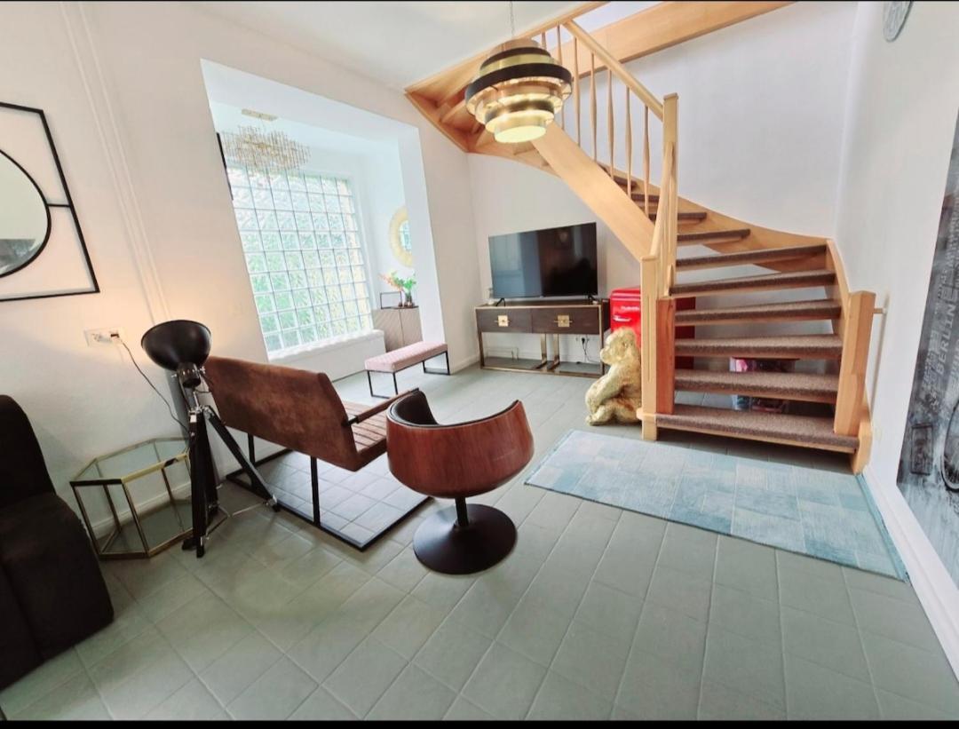 Appartement Duplex Ullstein- 4 Bedrooms, 2 Bathrooms, Living Room, 2 Parking Spaces, Boxspringbeds, Family & Business Apartment! Berlijn