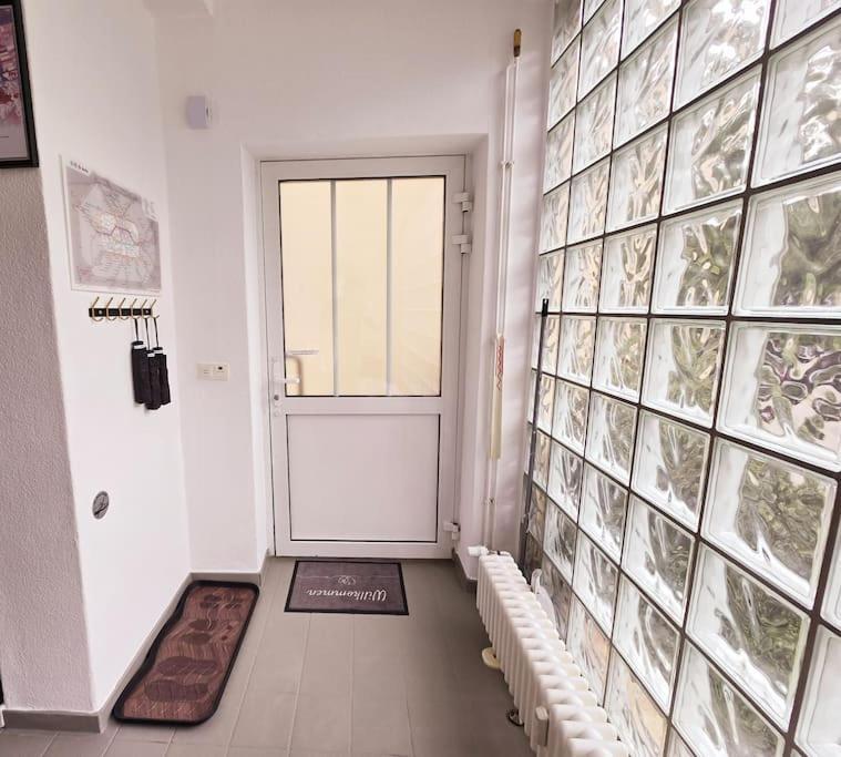 Appartement Duplex Ullstein- 4 Bedrooms, 2 Bathrooms, Living Room, 2 Parking Spaces, Boxspringbeds, Family & Business Apartment! Berlijn