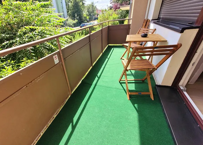 Duplex Apartment Ullstein- 4 Bedrooms, 2 Bathrooms, Living Room, 2 Parking Spaces, Boxspringbeds, Family & Business Apartment!